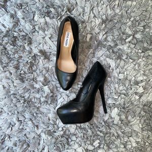 Steve Madden Delerius Black Leather Heel